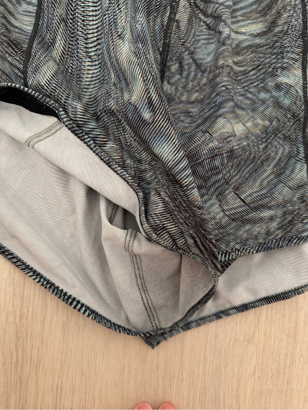 Lululemon hotty hot shorts - Picture 3 of 6